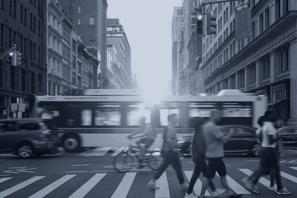 Nyc Bus Crossing Street In Brooklyn Tn