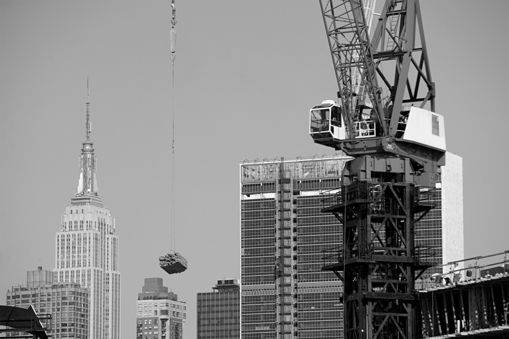 Photo of crane operating near the Empire State Building for the New York crane accident lawyer page